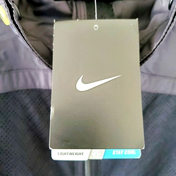 NWT NIKE Lightweight Dri Fit Training Jacket - Picture 4 of 7